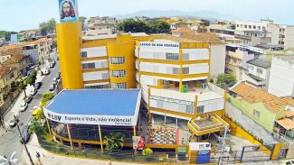 Menina de 13 anos é baleada em escola na zona norte do Rio