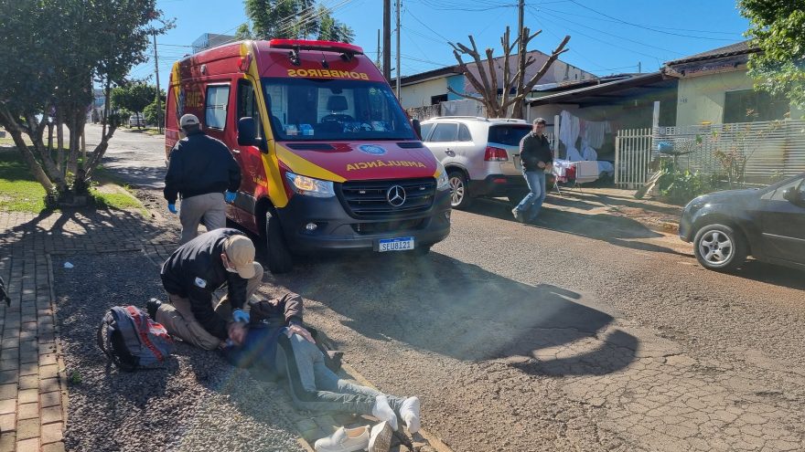 Idosa fica ferida ao cair durante desembarque de ônibus em Cascavel