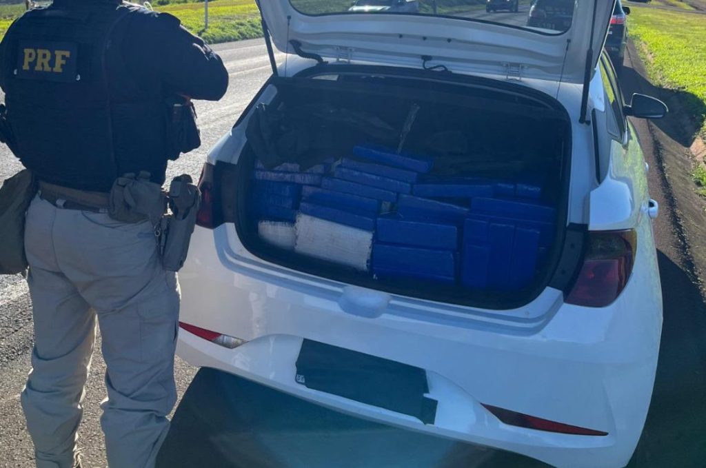 PRF apreende mais de meia tonelada de maconha e recupera veículo roubado em Guarapuava