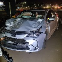 Imagem referente a Corolla se envolve em forte batida na BR-277 e airbags são acionados