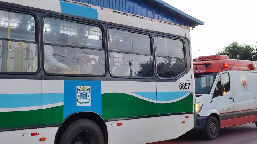 Mulher desmaia em ônibus do transporte coletivo e Samu é acionado