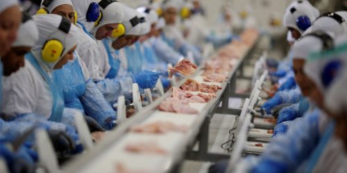 Indústria criou mais de 910 mil empregos em quatro anos, aponta IBGE Imagem referente a Indústria criou mais de 910 mil empregos em quatro anos, aponta IBGE
