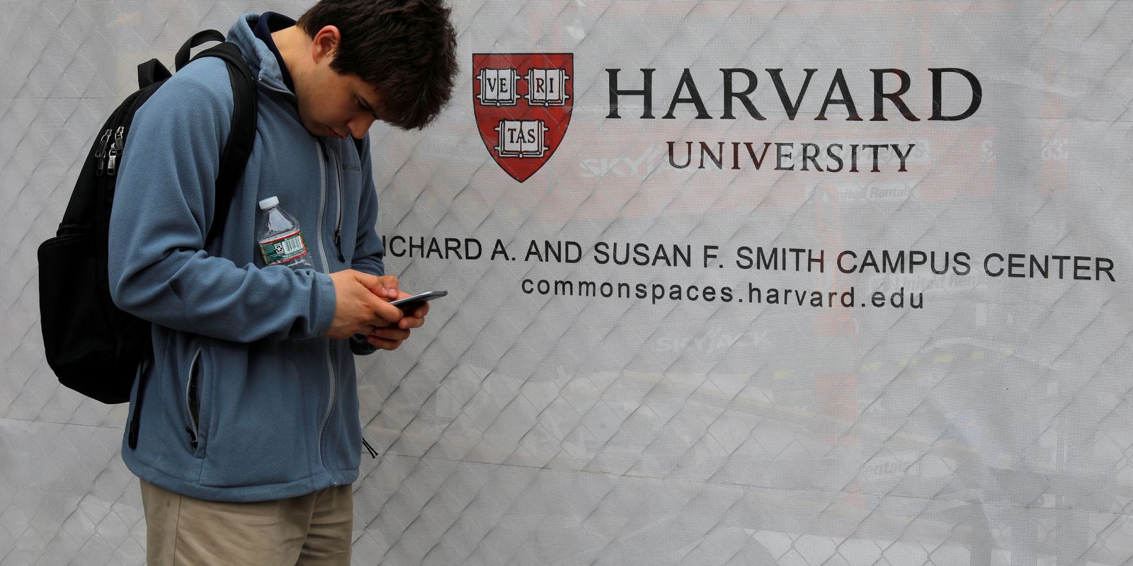 EUA vão monitorar redes de brasileiros que pedirem visto de estudante EUA vão monitorar redes de brasileiros que pedirem visto de estudante