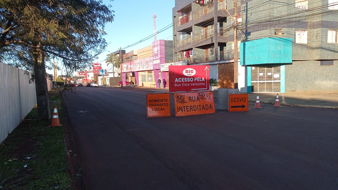 Comerciantes da Avenida JK reclamam de demora e prejuízos causados por obras públicas