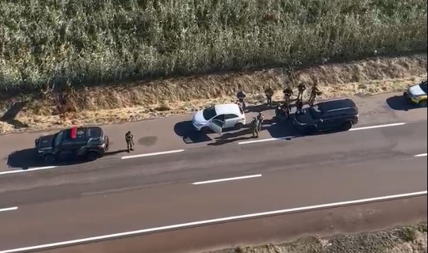 Helicóptero Falcão 13 registra imagens aéreas de operação que apreendeu crack e cocaína