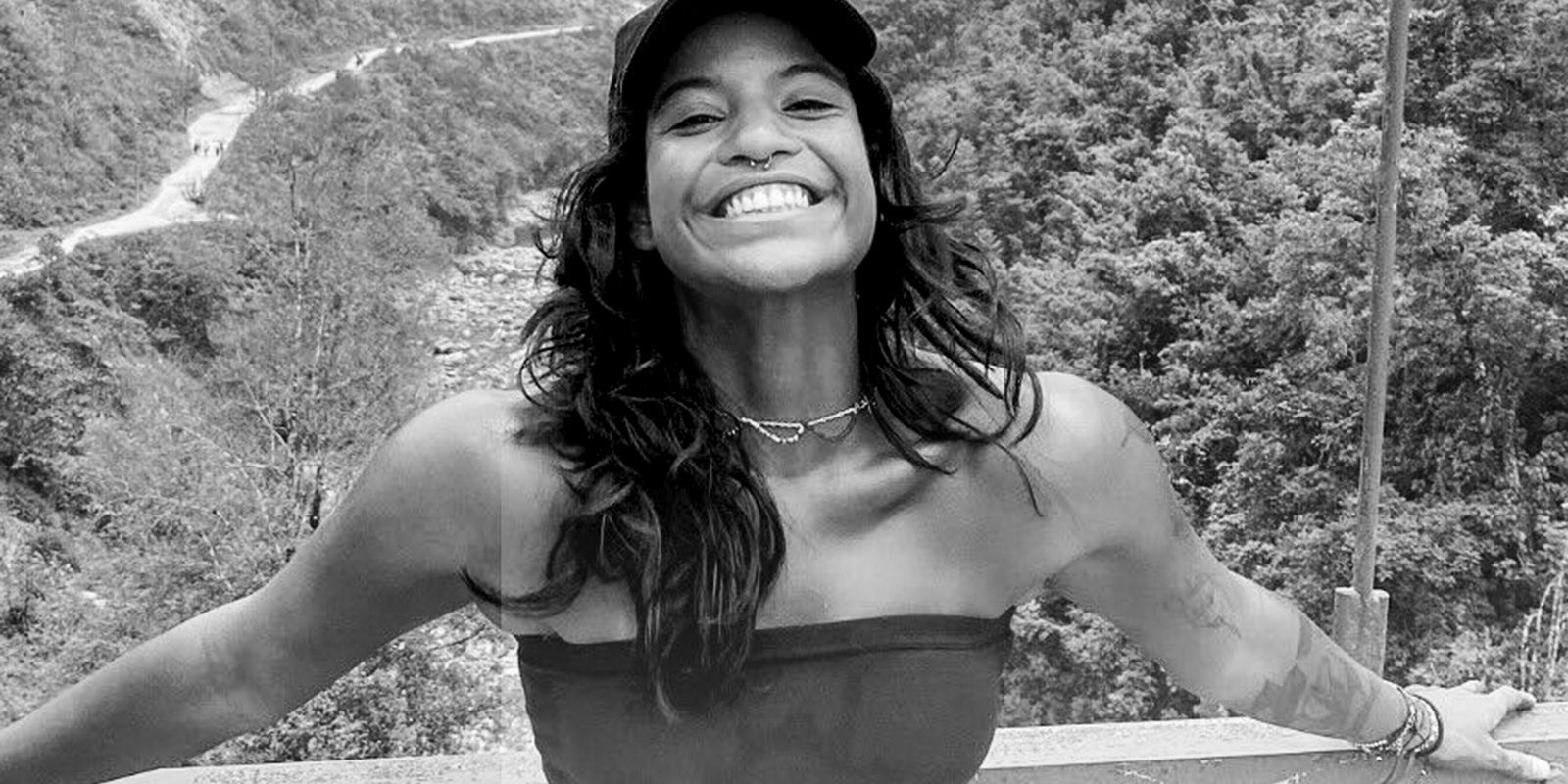 Socorristas voluntários que trabalharam no resgate homenageiam Juliana Socorristas voluntários que trabalharam no resgate homenageiam Juliana