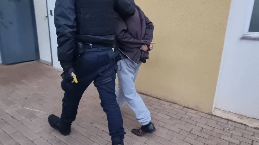 Pai é preso após violar medida protetiva da filha de 12 anos em Cascavel