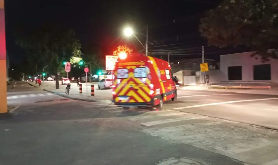 Homem é esfaqueado pelo próprio irmão durante suposto surto psicótico em Curitiba