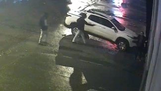 Empresário é rendido por assaltantes armados em Cascavel; Caminhonete e televisores são roubados