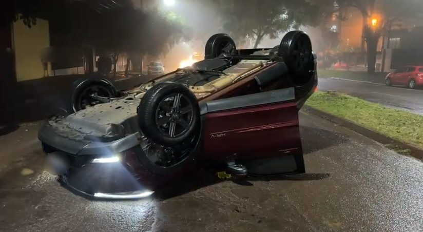 HR-V capota em acidente de trânsito na Rua Olindo Periolo