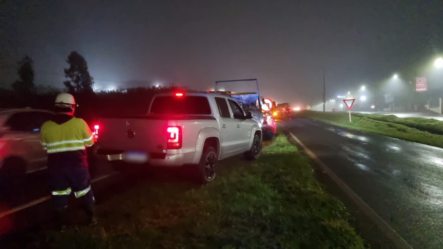 Caminhonete Amarok apresenta problema e causa lentidão na BR-277, em Cascavel