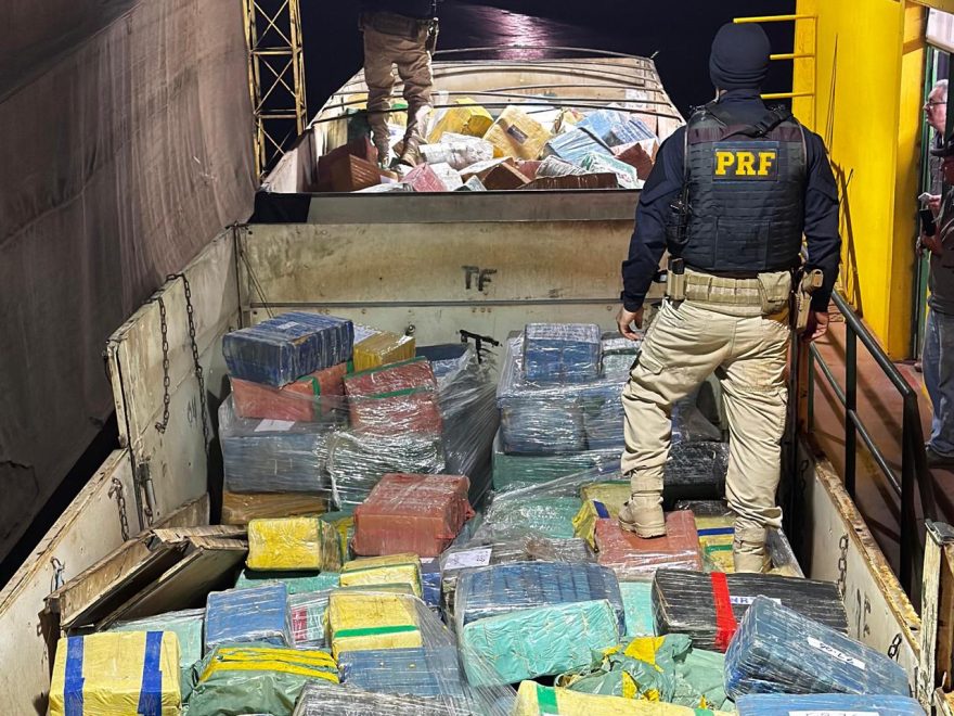 PRF faz a maior apreensão do ano no Paraná: Mais de 17 toneladas de maconha