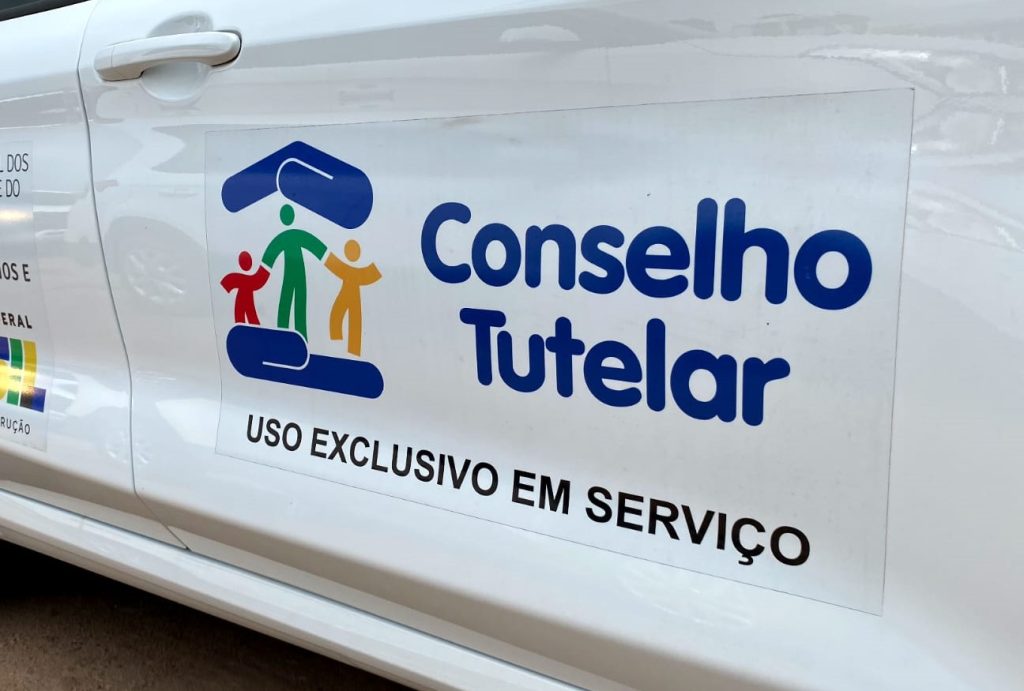 Mãe procura filha e descobre menina de 13 anos bêbada na rua após denúncia; PM e conselho Tutelar são mobilizados