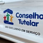 Menina de 10 anos é flagrada furtando em farmácia; PM não consegue contato com os pais Imagem relativa a Menina de 10 anos é flagrada furtando em farmácia; PM não consegue contato com os pais