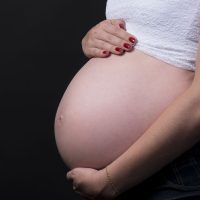 Imagem referente a Brasileiras estão tendo menos filhos e adiam maternidade, diz Censo