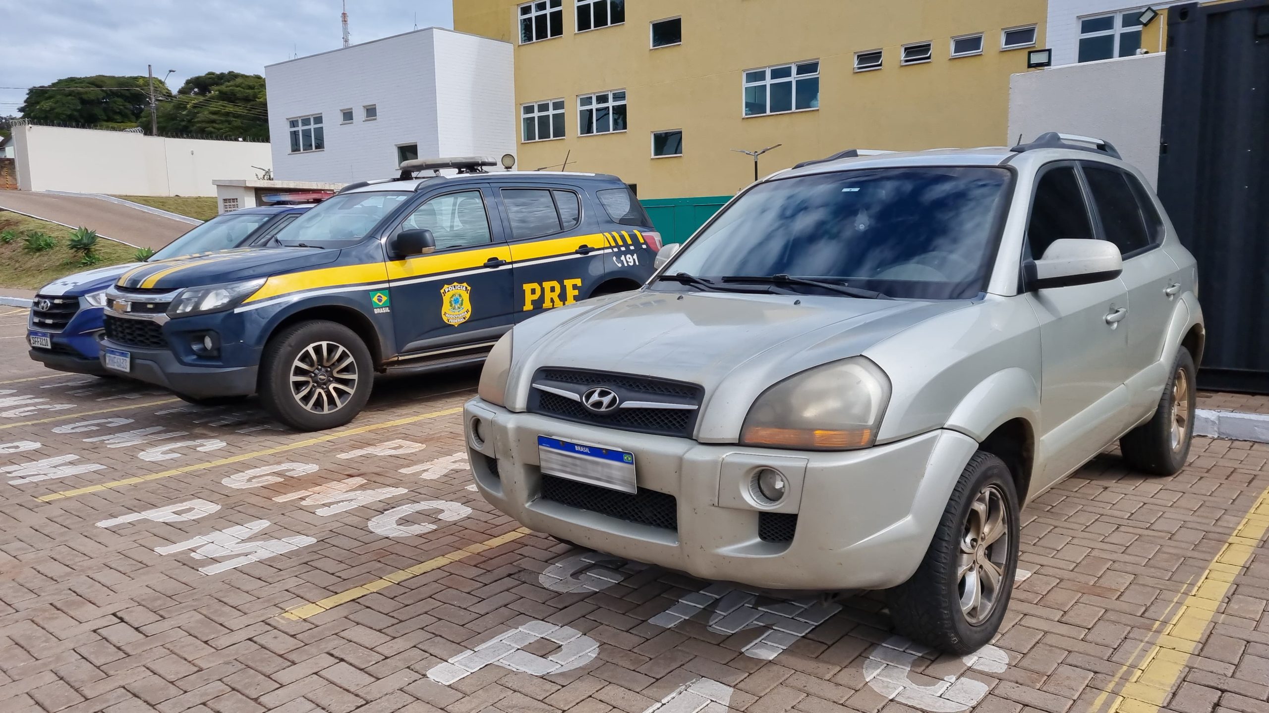 Veículo clonado é apreendido pela PRF após perseguição na BR-369 em Cascavel