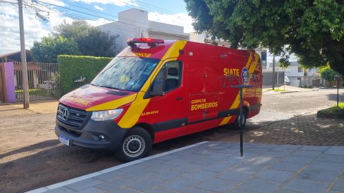 Mulher de 63 anos escorrega em piso molhado e é socorrida pelo Siate em Cascavel Imagem referente a Mulher de 63 anos escorrega em piso molhado e é socorrida pelo Siate em Cascavel