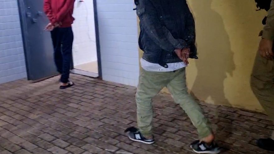 Tráfico em família: Pai e filho são presos com drogas e dinheiro em residência no Bairro Julieta Bueno