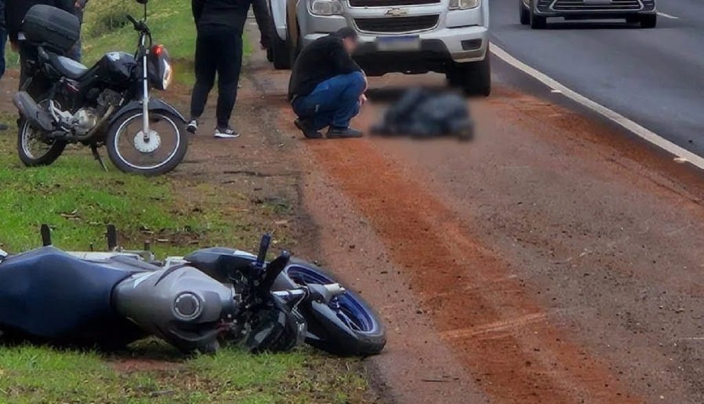 Motociclista fica ferido após atropelar cachorro e sofrer queda na BR-277