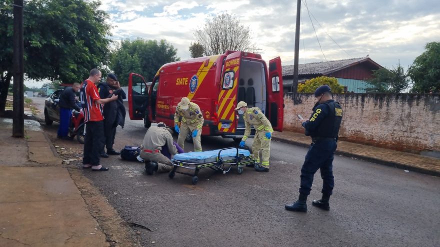 Mulher sofre queda de Biz e é socorrida pelo Siate no Interlagos