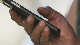 Polícia do Rio combate roubo de celulares