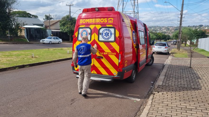 Motociclista de 25 anos quebra a perna e quadril em colisão com Gol no 14 de Novembro