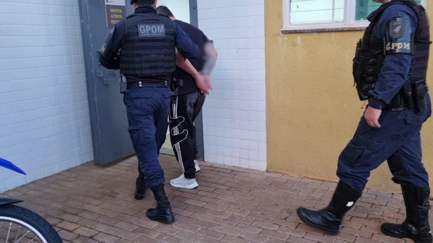 Motorista de BMW surta com vias bloqueadas na ‘Marcha para Jesus’, é parado pela fiscalização e detido por embriaguez