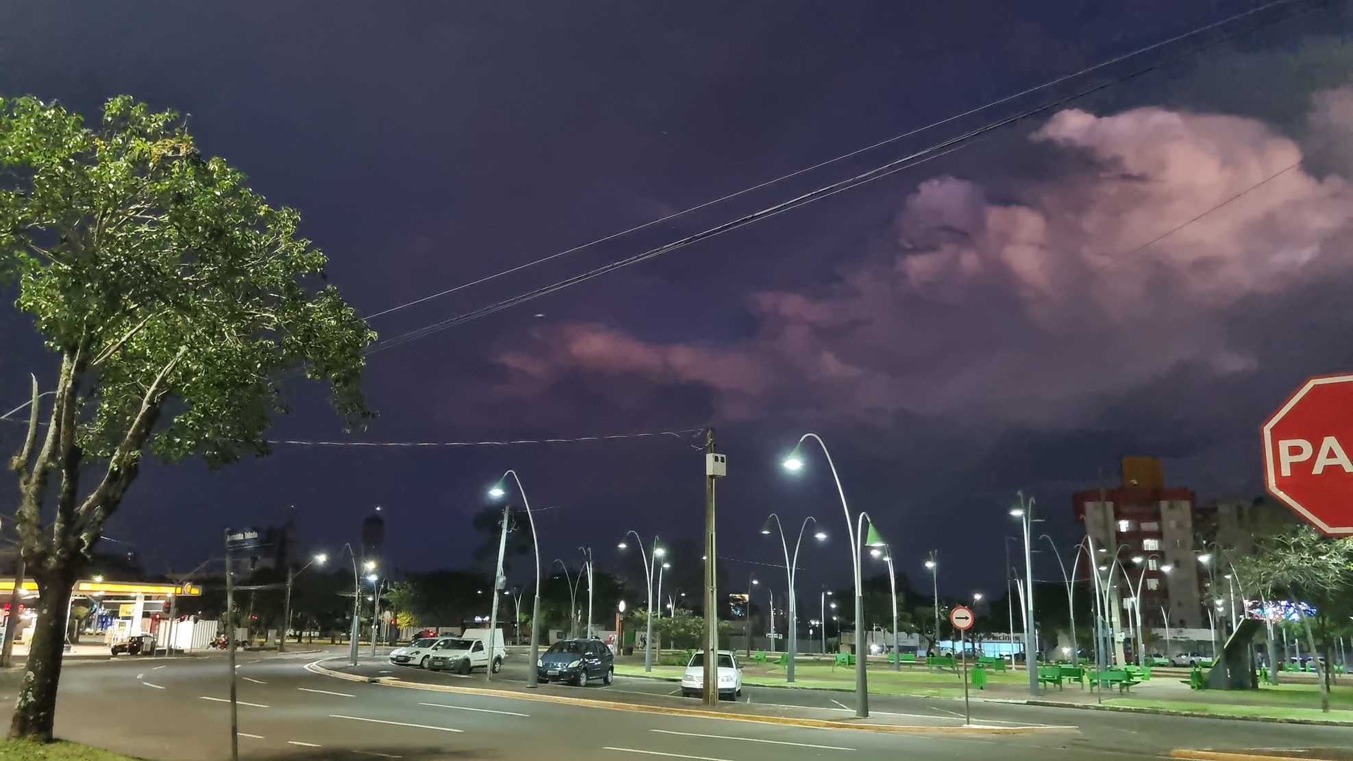 "Preteou o olho da gateada": Nuvens indicam chegada de temporal a Cascavel