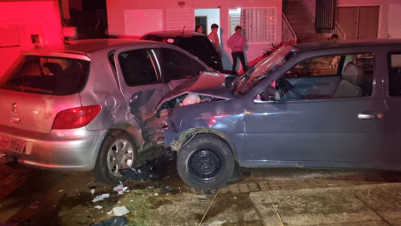 Conforme PM, motorista do Gol se evadiu do acidente pois não tem CNH; mais tarde ele retornou ao local