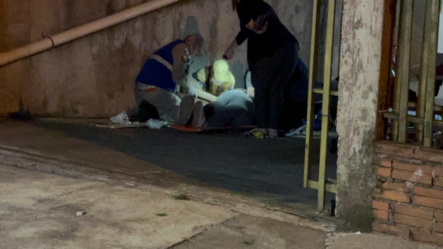 Mulher quebra o braço ao cair em rampa de residência no Bairro Brasília