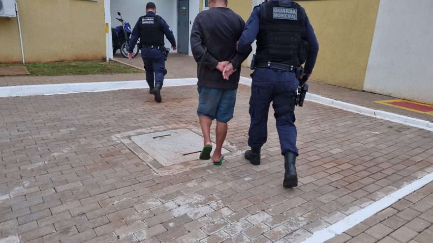 Filho tenta enforcar a mãe e é preso pela Guarda Municipal em Cascavel