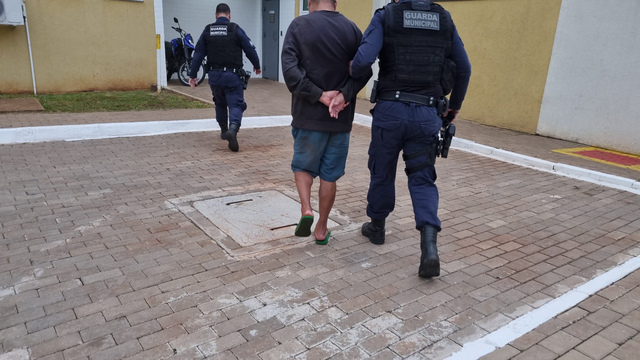 Filho tenta enforcar a mãe e é preso pela Guarda Municipal em Cascavel