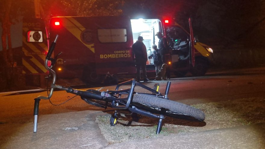 Ciclista fica ferido em acidente de trânsito na Rua Suíça