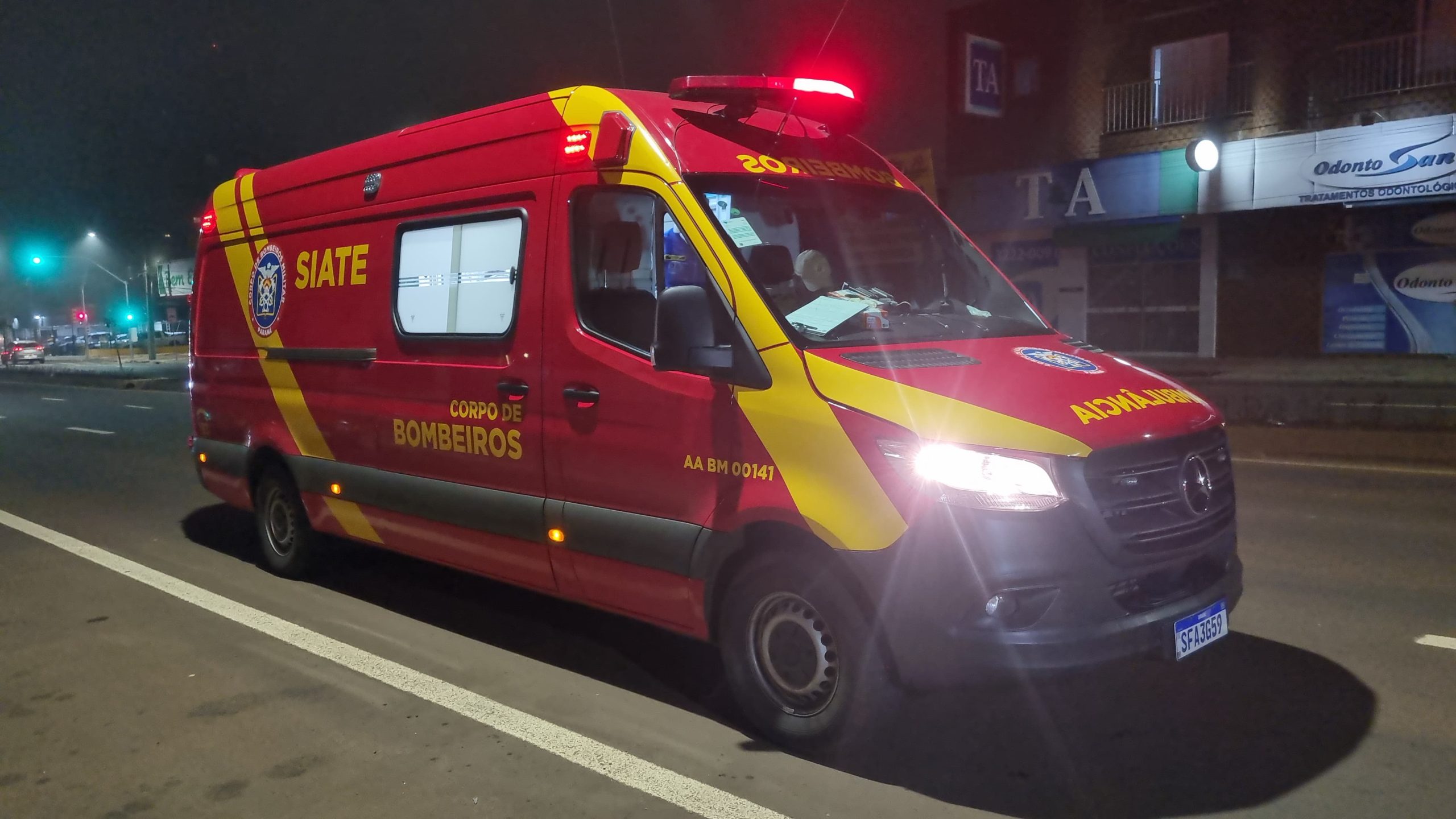 Rapaz é agredido e pede socorro em trailer de lanches na Avenida Carlos Gomes