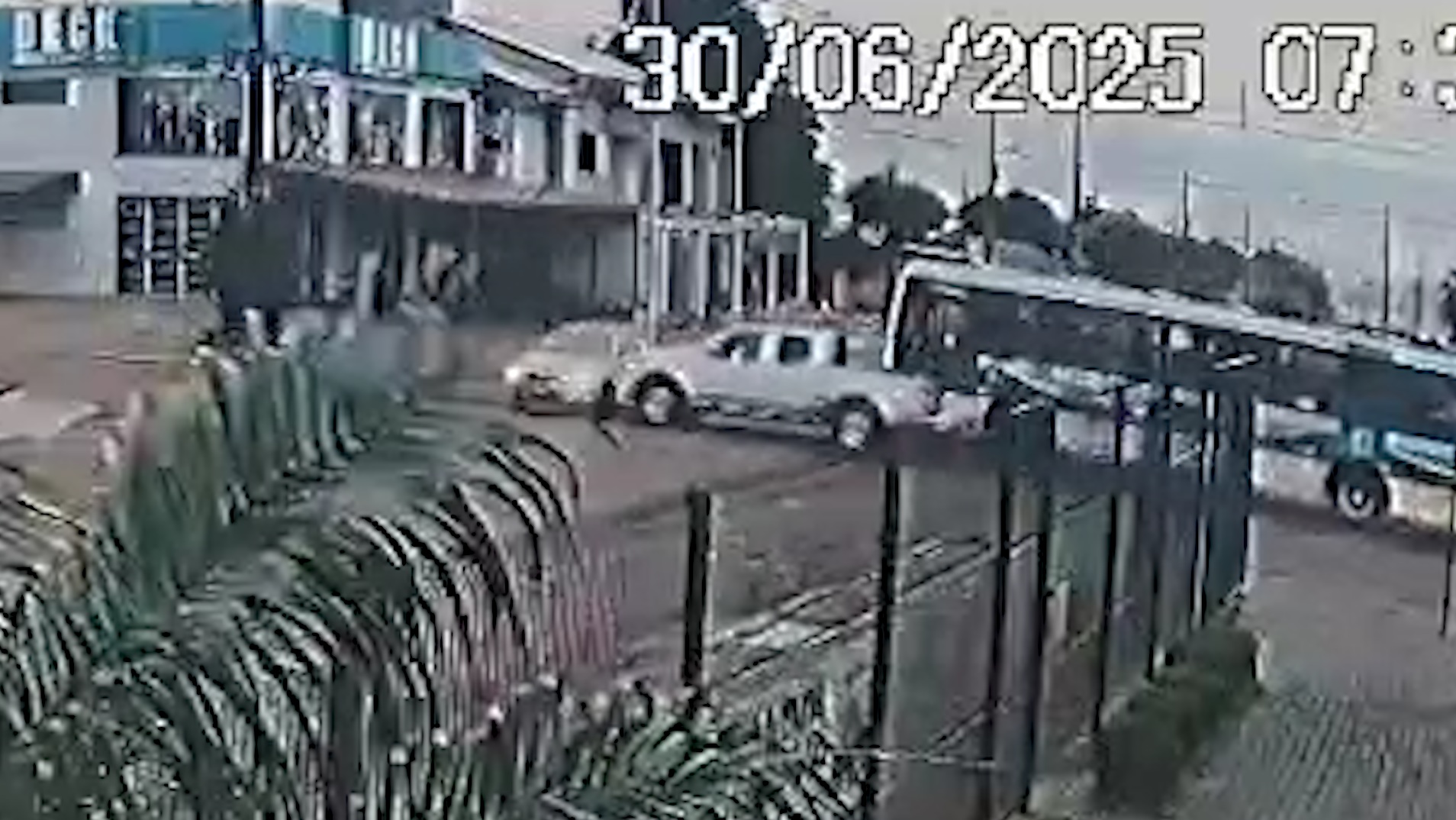 Vídeo mostra forte colisão entre Siena e Frontier na Avenida das Pombas