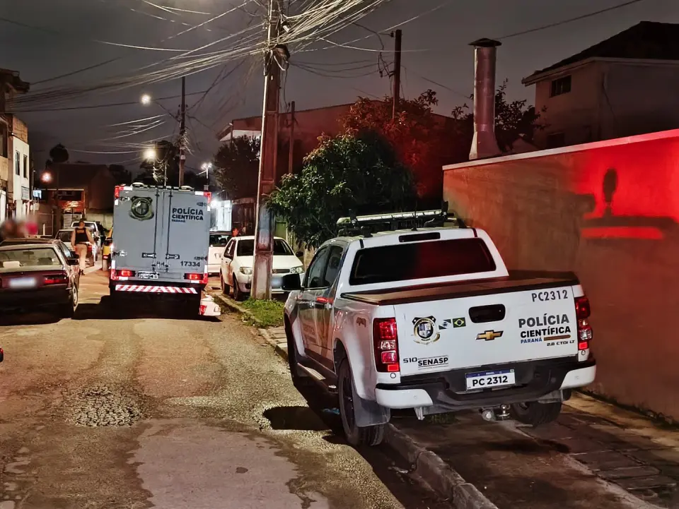 Homem tenta escapar por telhados mas acaba executado a tiros