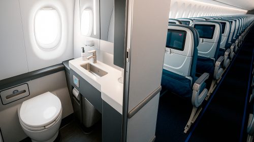 Descubra como funciona o banheiro do avião e surpreenda-se Imagem referente a Descubra como funciona o banheiro do avião e surpreenda-se