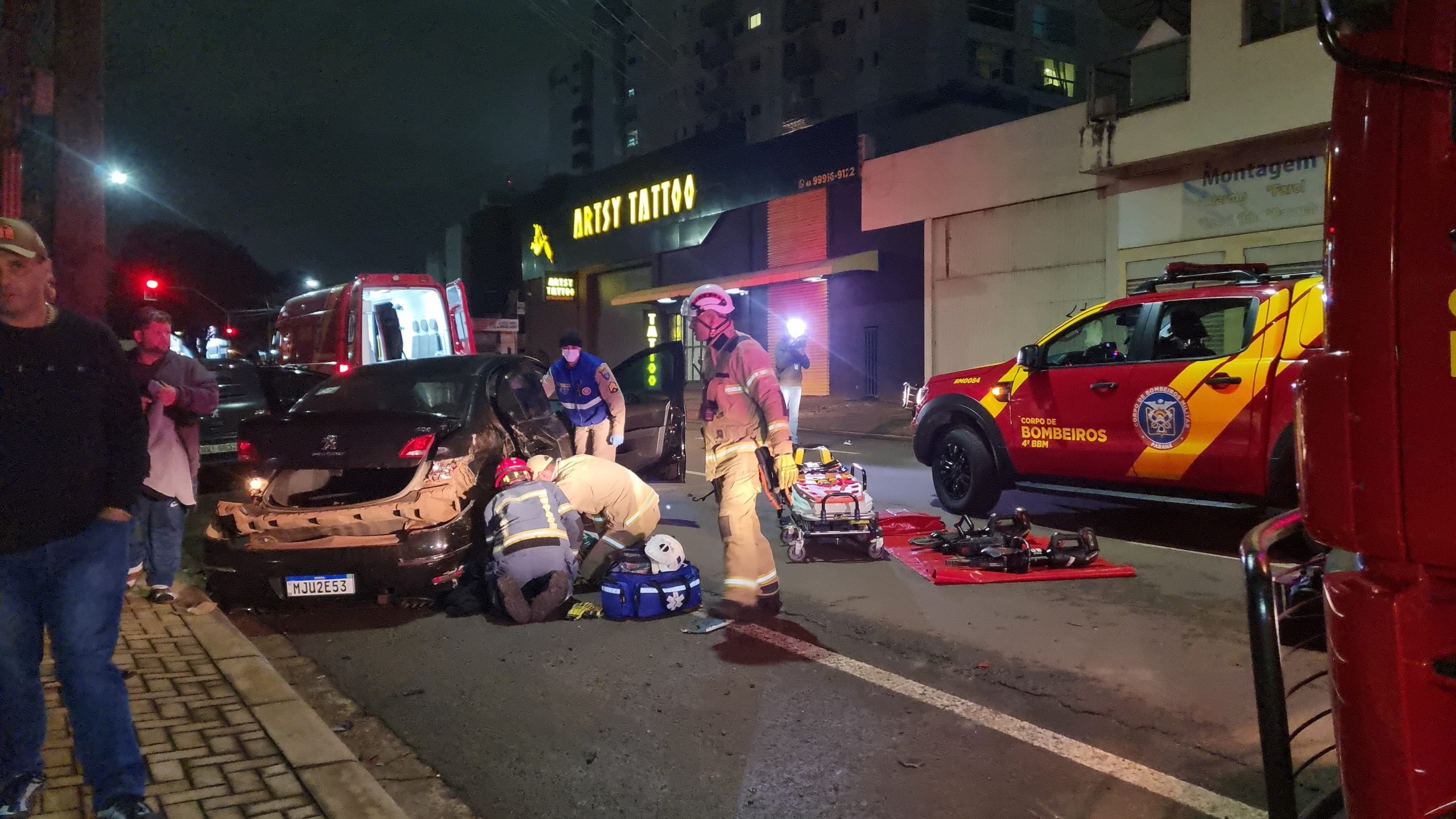 Pancada! Grave acidente é registrado na Rua São Paulo em Cascavel; duas crianças ficam feridas