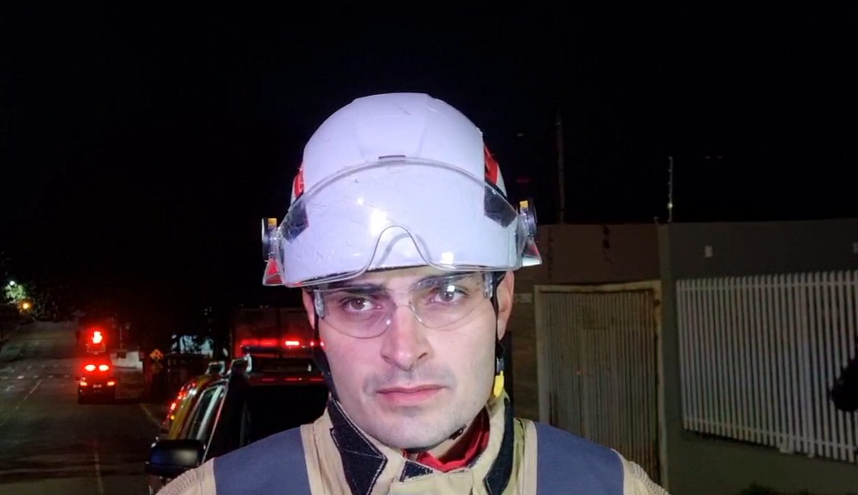 Oficial dos Bombeiros explica resgate de crianças após Peugeot rodar na pista em acidente