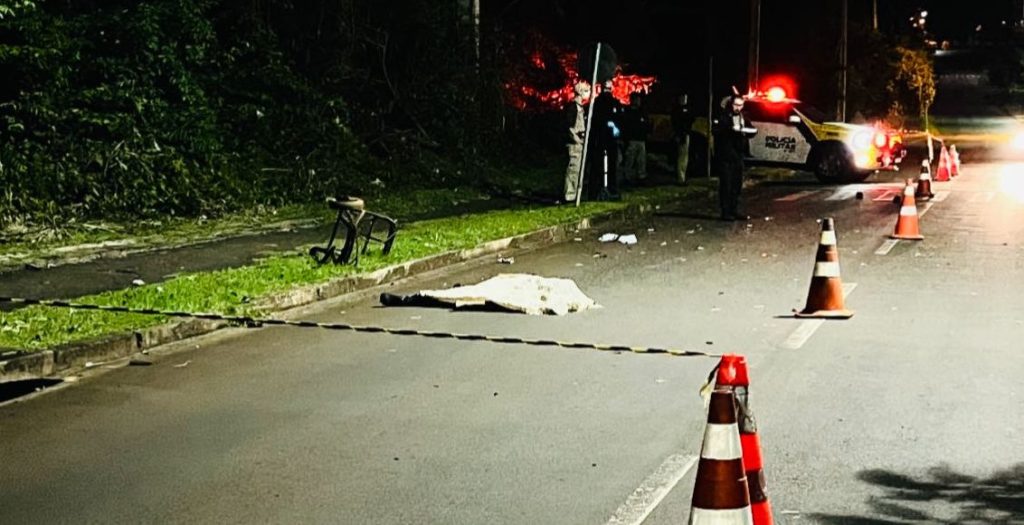 Trabalhador morre após ser atropelado em faixa de pedestres; condutor fugiu