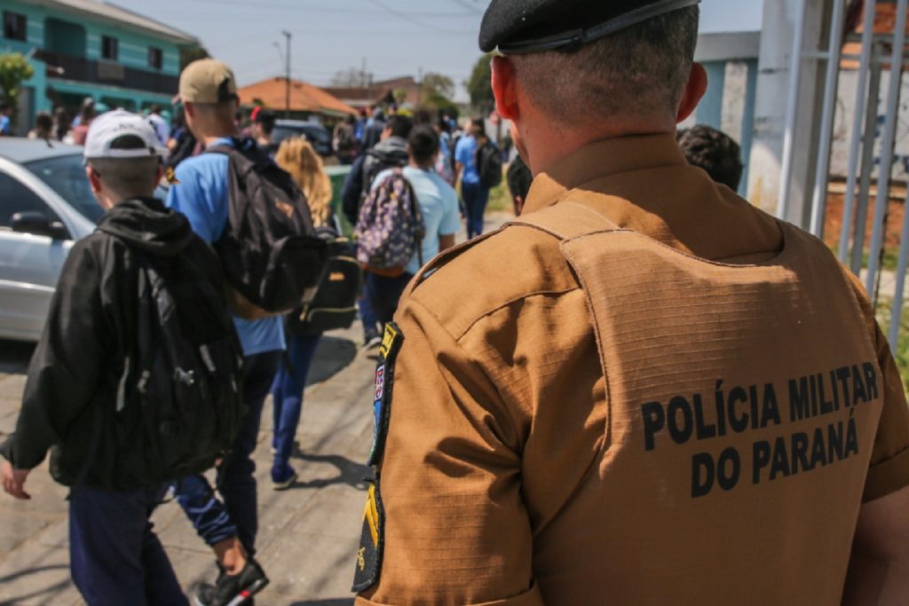 Inspetora é derrubada e agredida a socos por aluna de colégio estadual em Foz do Iguaçu