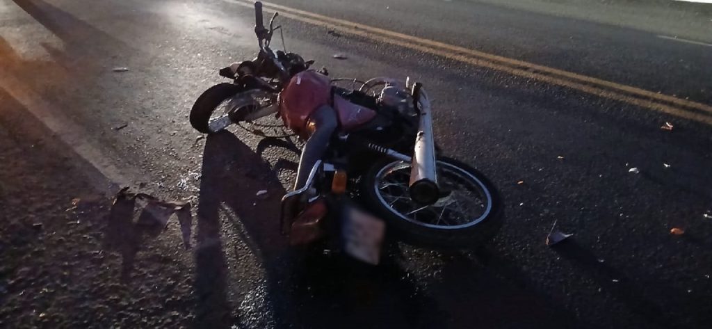 Motociclista corre risco de morte após colisão com automóvel na PR-483, em Francisco Beltrão