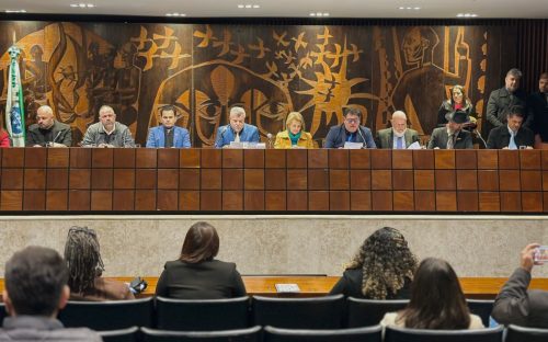 ALEP aprova suspensão de Renato Freitas com voto de Pacheco Imagem referente a ALEP aprova suspensão de Renato Freitas com voto de Pacheco