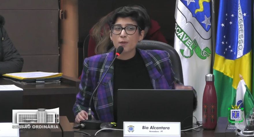 Vereadora exibe falas polêmicas de Frei Gilson e é atacada em sessão tensa