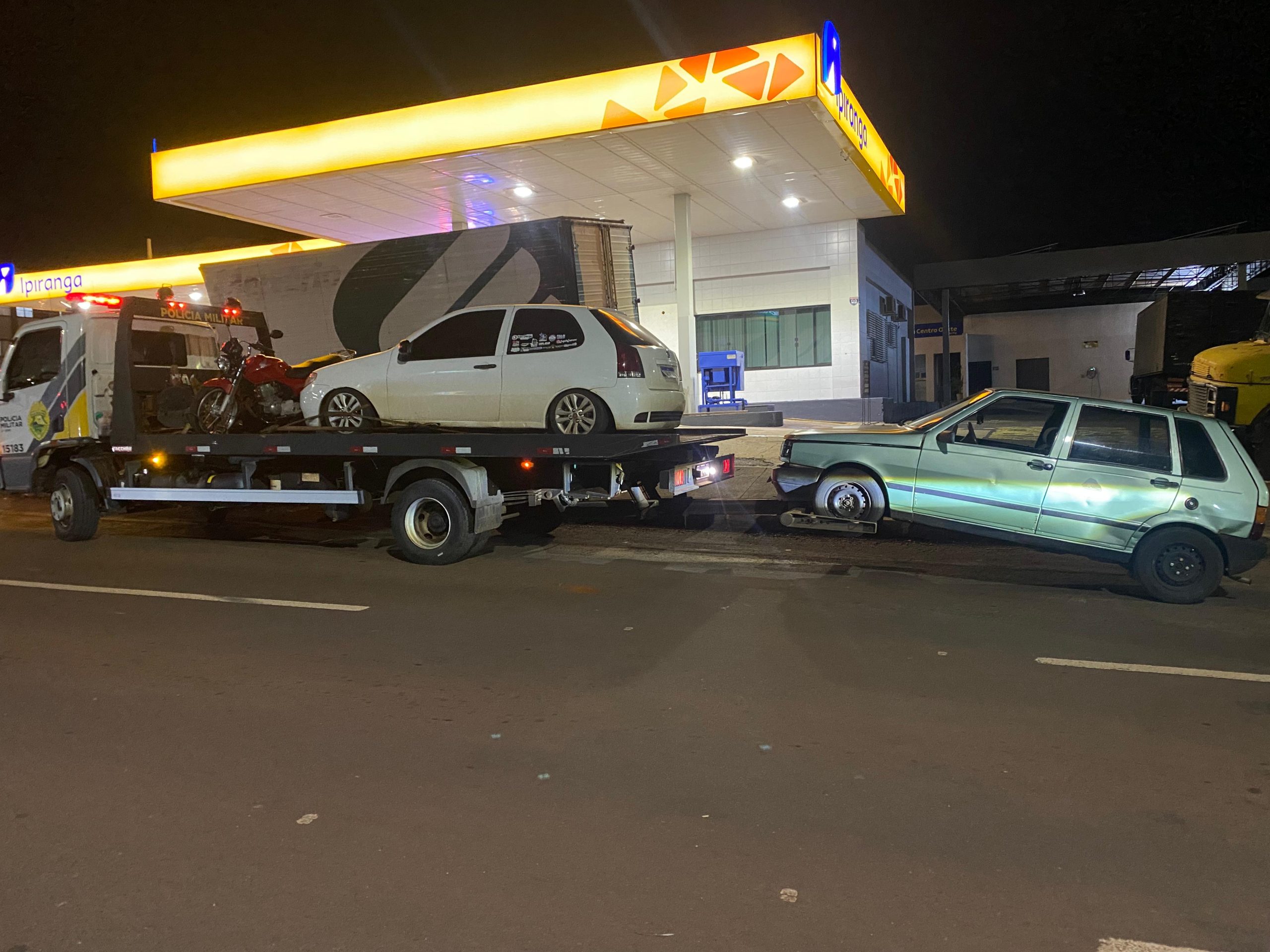 Blitz da PM pega seis sem carteira e três veículos vão parar no pátio em Cascavel