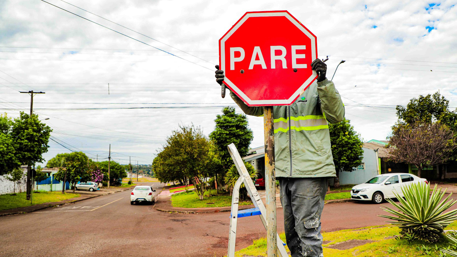 Transitar substitui mais de 400 placas de trânsito em Cascavel