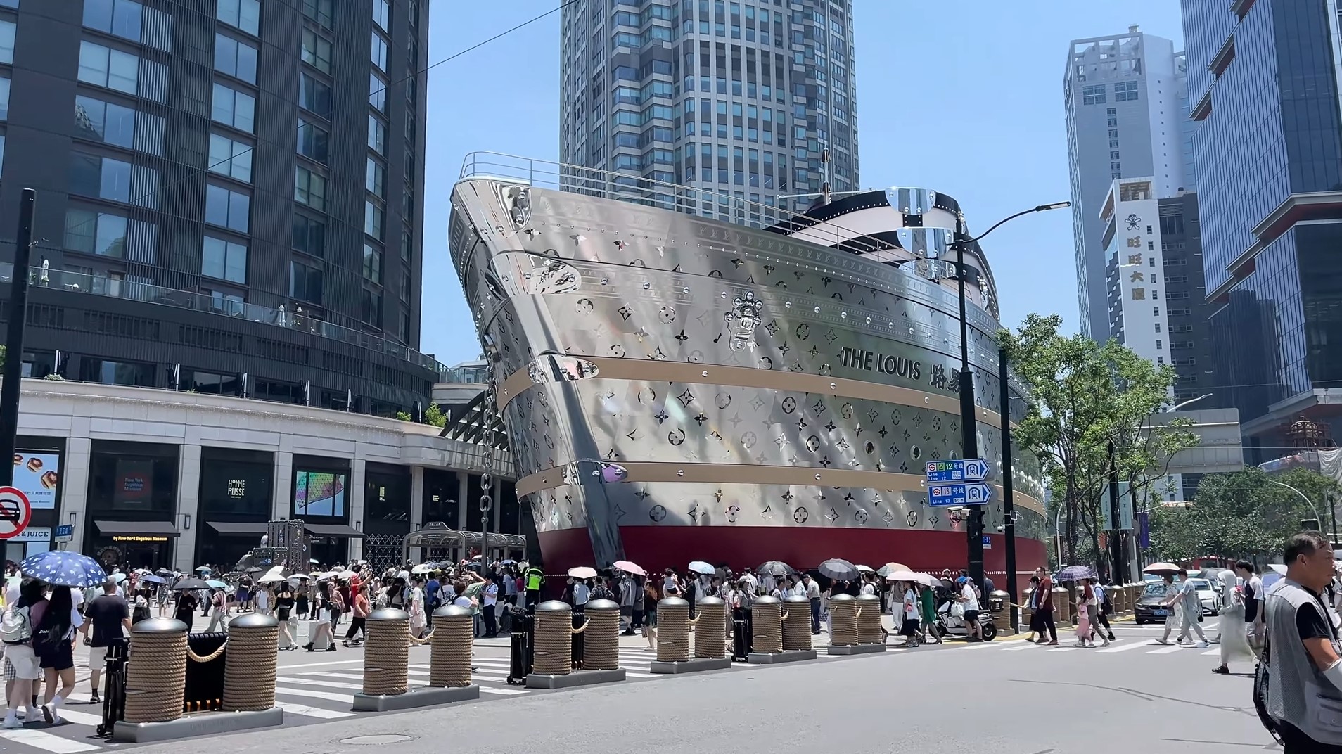 Navio da Louis Vuitton é inaugurado na China