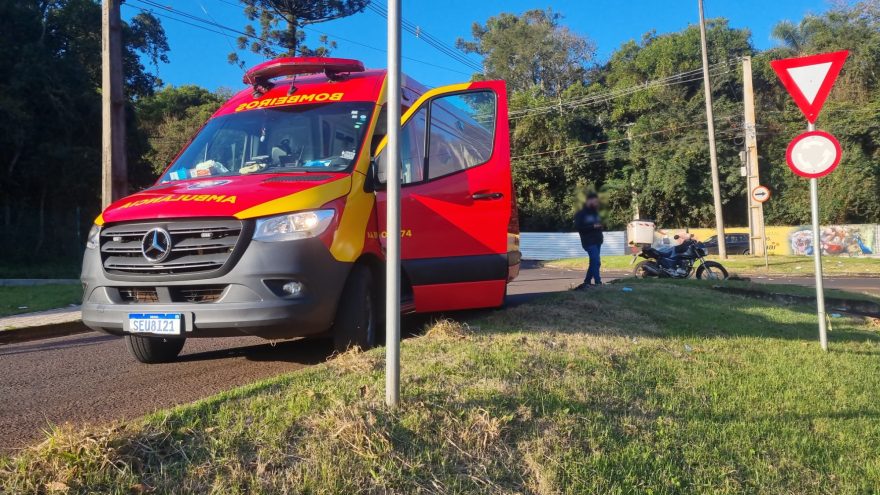 Acidente na Região do Lago: rapaz de 18 anos fica ferido após cair de motocicleta