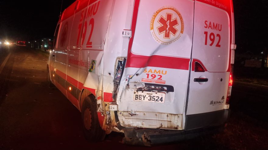 Ambulância do Samu se envolve em acidente na BR-277 em Cascavel