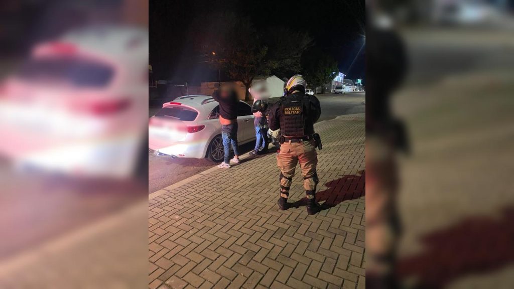Operação de trânsito em Cascavel termina com 75 multas e apreensões de motos e carro